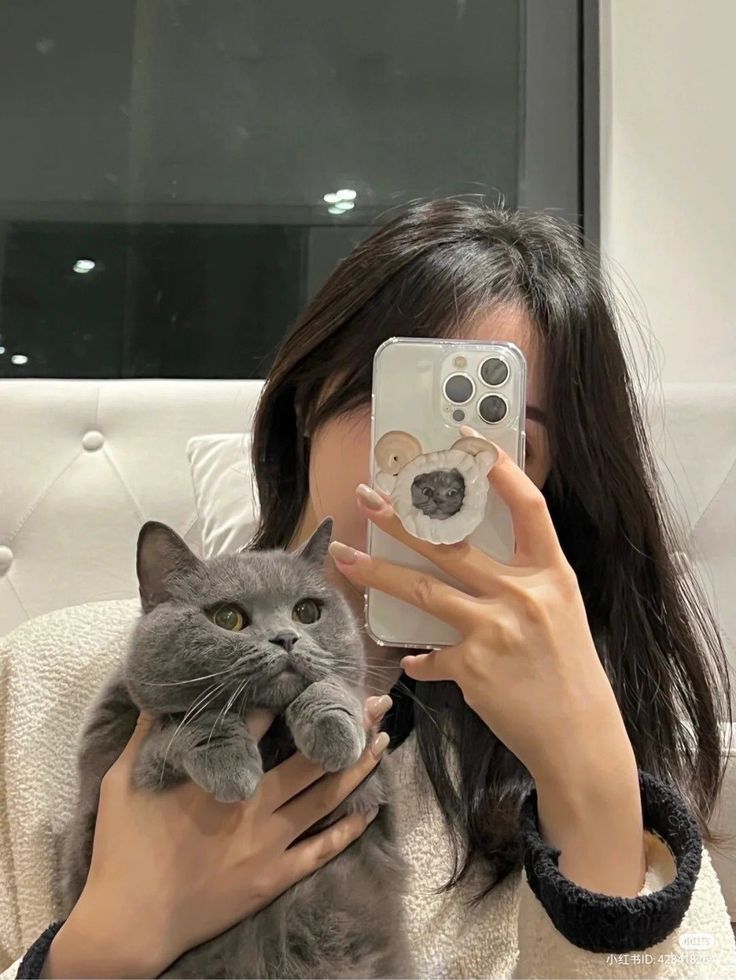 files/test_rev_woman_w_cat_pic.jpg